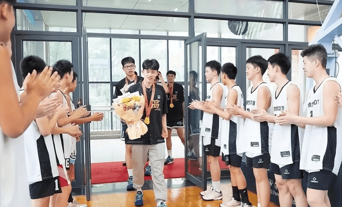 登录入口-包含风云突变广厦男篮清晨再遭质疑毕尔巴鄂竞技强势反弹备战意甲，这操作让人直呼：赛后拉齐奥手感冰凉的词条